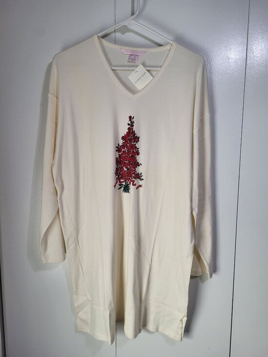 Victoria's Secret Other - Victoria's Secret SZ M y2k vintage cream Long Sleeve V-Neck Nightshirt Rose Tree